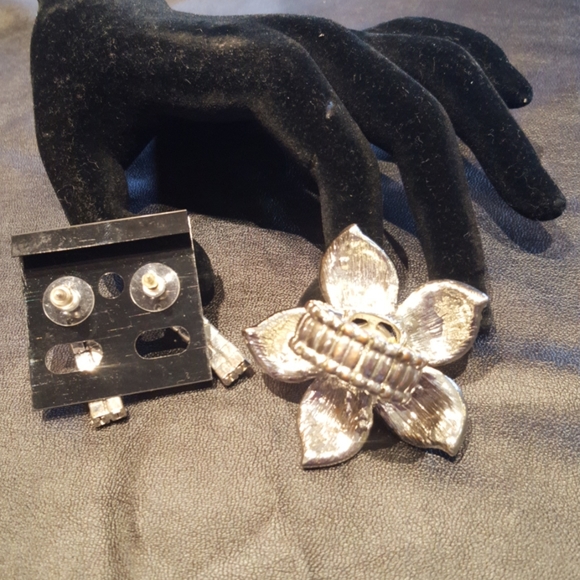 Rhinestone Flower Ring & Earring Set, EUC - Picture 5 of 6